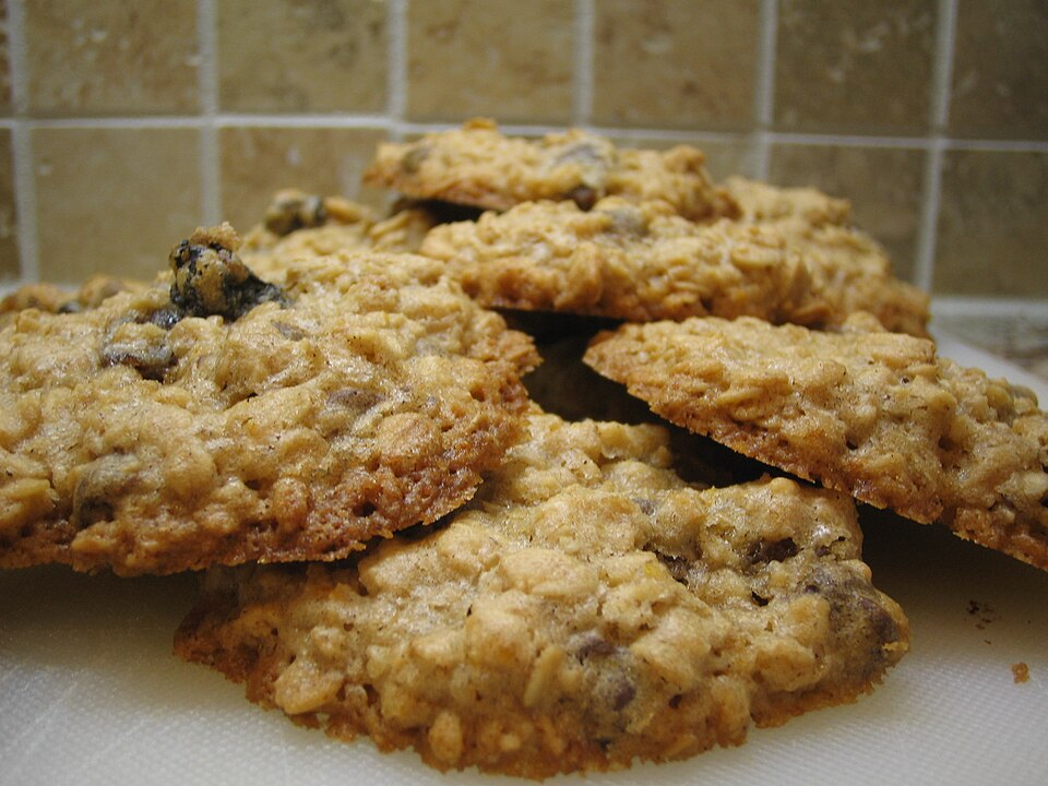 Photo: Oatmeal raisin cookies