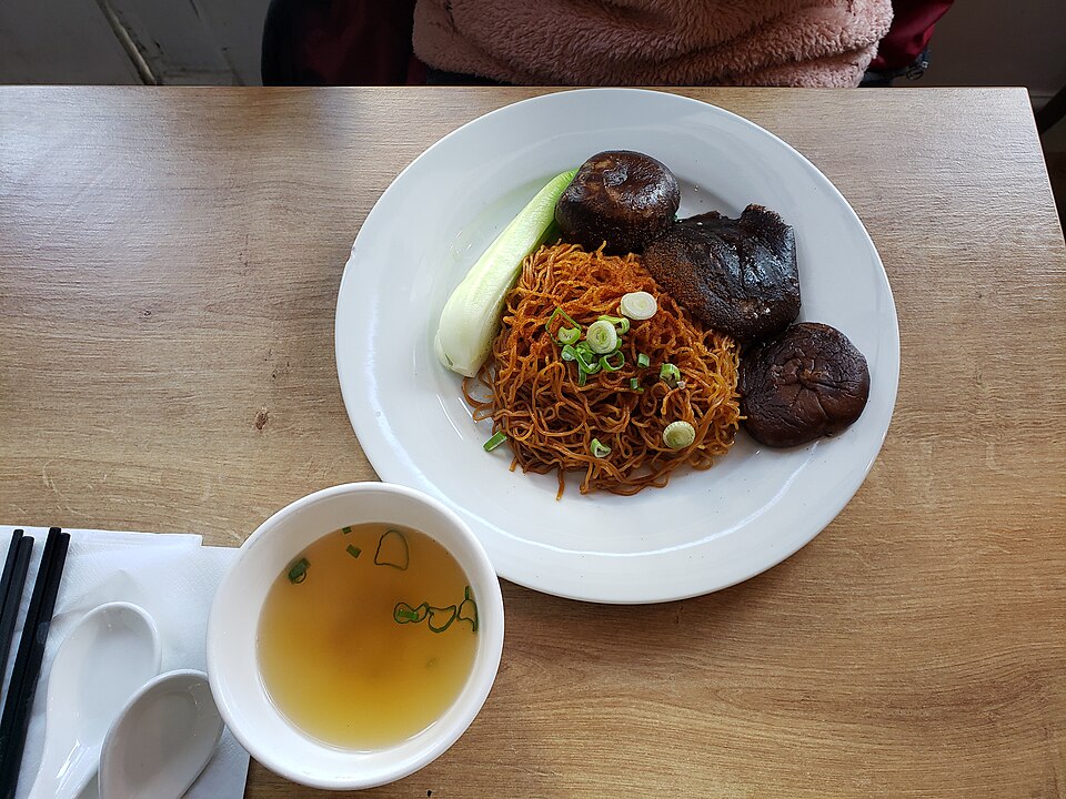 Photo: Lo mein
